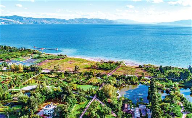 云南 ·“村”光正好 撫仙湖畔“馬房村”：水秀山青荷花美，鄉(xiāng)村旅游正當(dāng)時(shí)