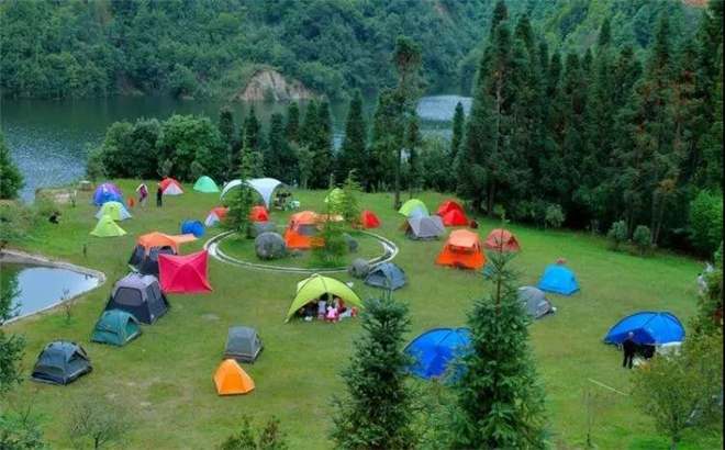 到個(gè)舊白云山水庫(kù) 露營(yíng)野炊看星星，享受大自然的寵愛
