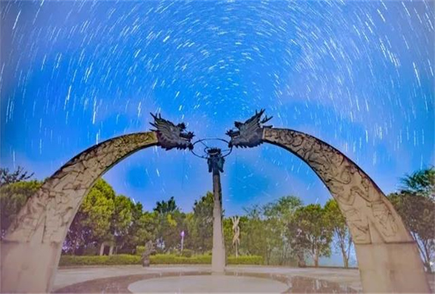 云南傳媒公司：星空入夢，璀璨墨江！