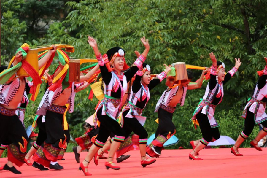 云南定制旅游：走進(jìn)非遺彝族三弦舞·阿細(xì)跳月，源于遠(yuǎn)古的快樂(lè)之舞